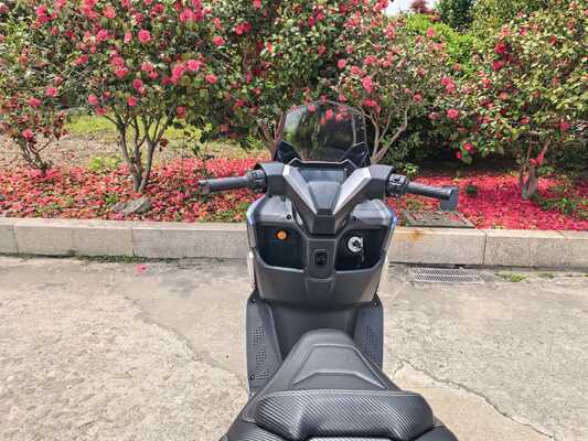 High-speed electric motorcycle, urban electric motorcycle, with a top speed of 80 km/h. Electric motorcycle.